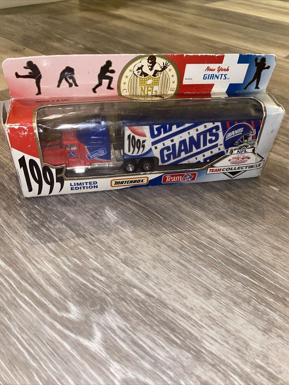 New York Giants 1995 Tractor Trailer NFL Team Collectible Matchbox Limited